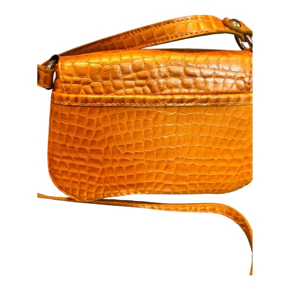 ✨ Kathy Van Zeeland Gold Croc-Embossed Crossbody Bag 👜 - Picture 4 of 12